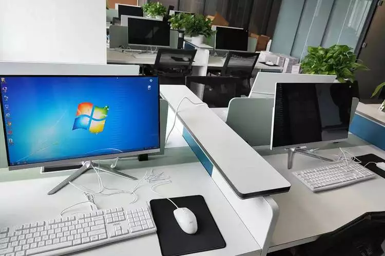[Android实例] 【版主帖推荐】继人员列表，聊天的实现，包括图片，语音 Android源码 免费下载